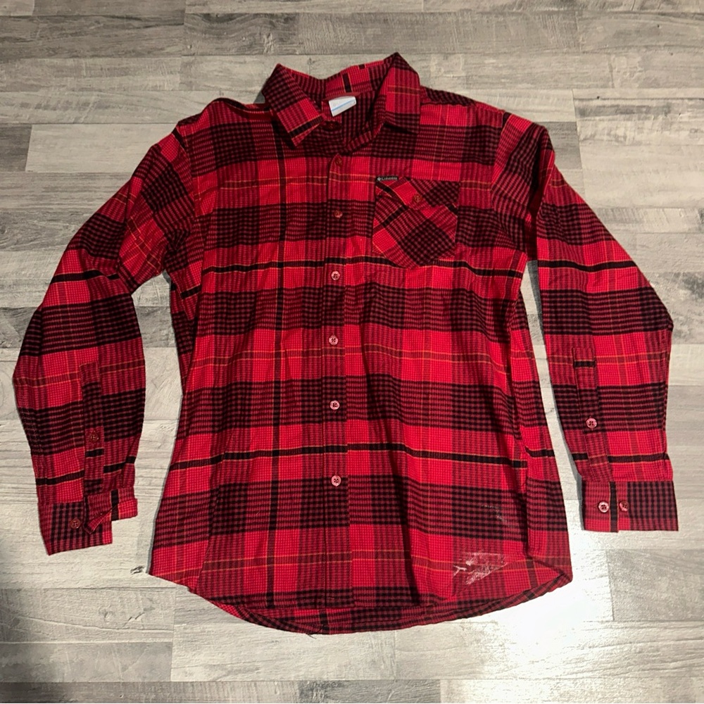 Columbia Red and Black Plaid Button-Up Shirt size medium